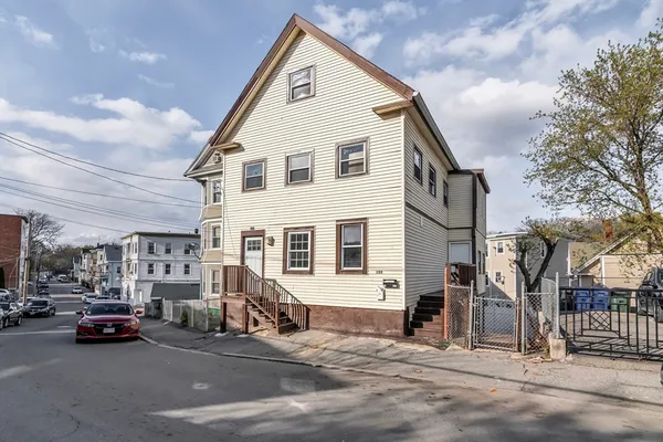 $1,850 | 153 Union Street, Unit B, Lawrence, MA 01841