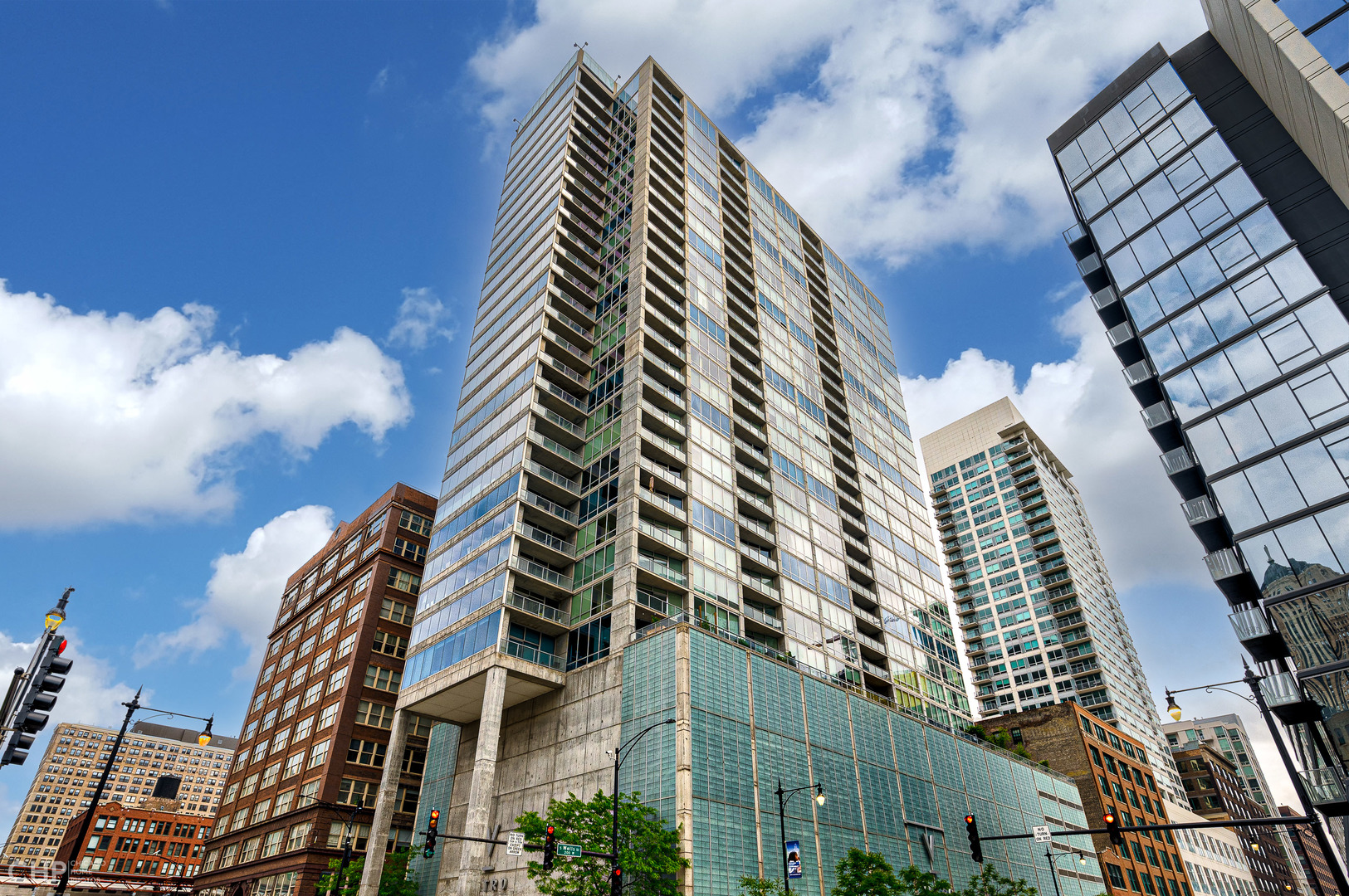 611 South Wells Street, Unit 809 Chicago, IL 60607 - Photo 1 of 14 a front view of a building