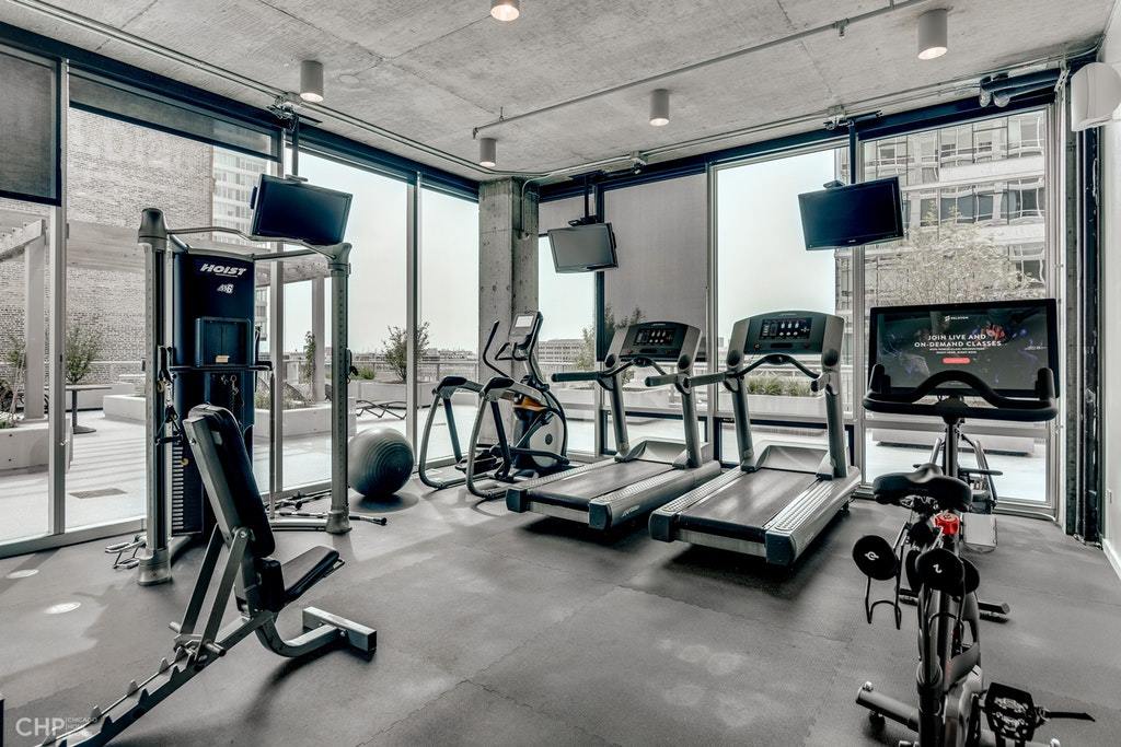 611 South Wells Street, Unit 809 Chicago, IL 60607 - Photo 12 of 14 a view of a room with gym equipment