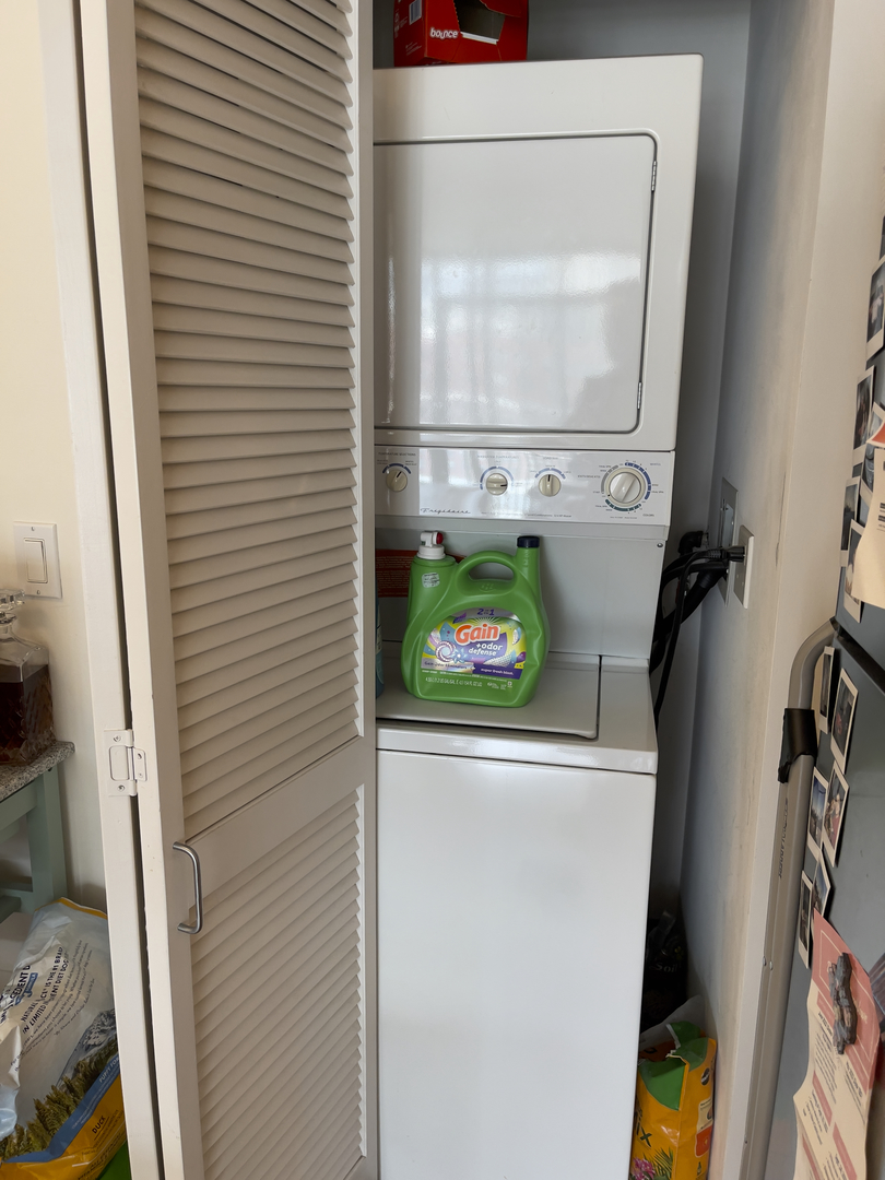 611 South Wells Street, Unit 809 Chicago, IL 60607 - Photo 10 of 14 a close view of washer and dryer