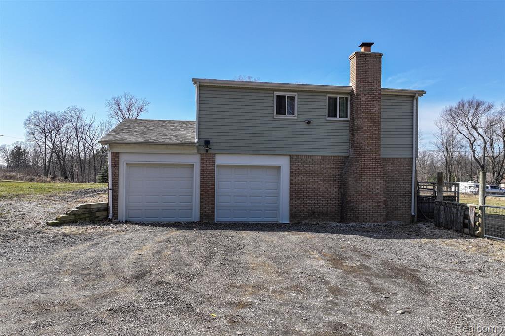 5486 Lowe Road Fowlerville, MI 48836 - Photo 4 of 27