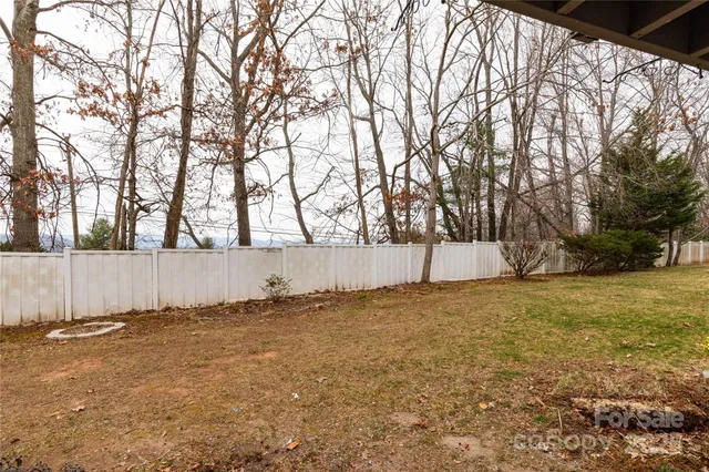 a view of yard with trees