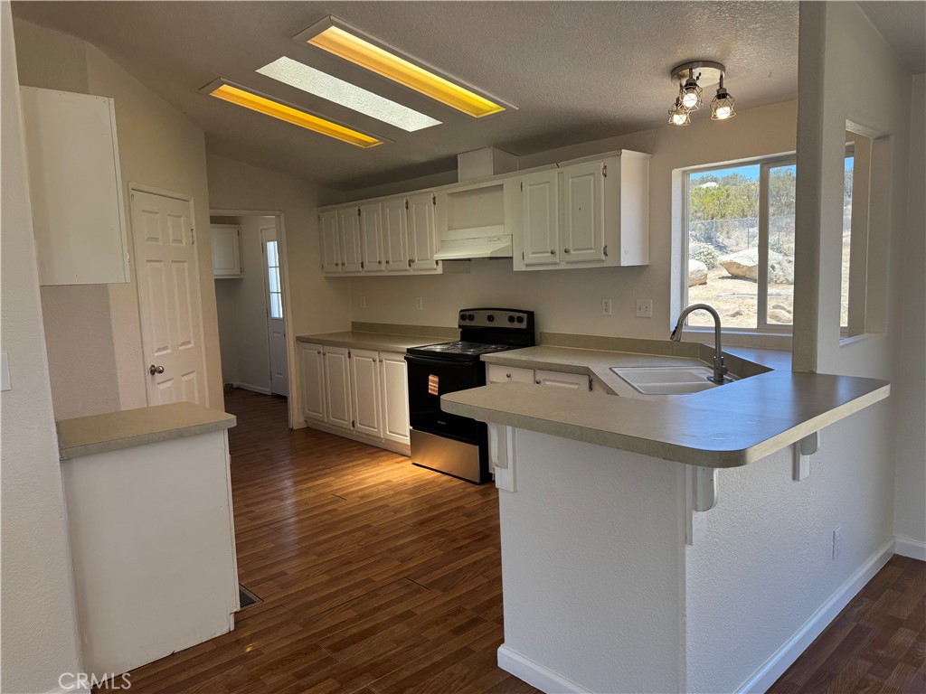 41251 Rope Road Hemet, CA 92544 - Photo 8 of 32 Kitchen View