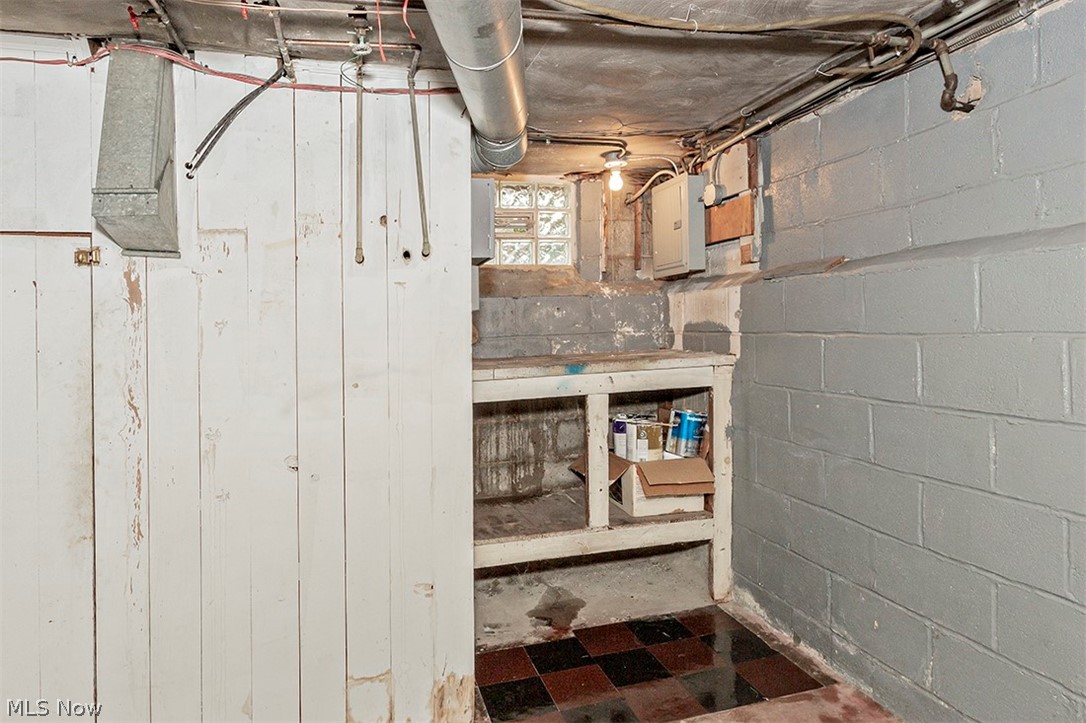 4053 Bayard Road Cleveland, OH 44121 - Photo 29 of 35 Lower level work bench area