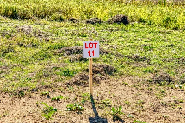 a signage on a wall next to a road