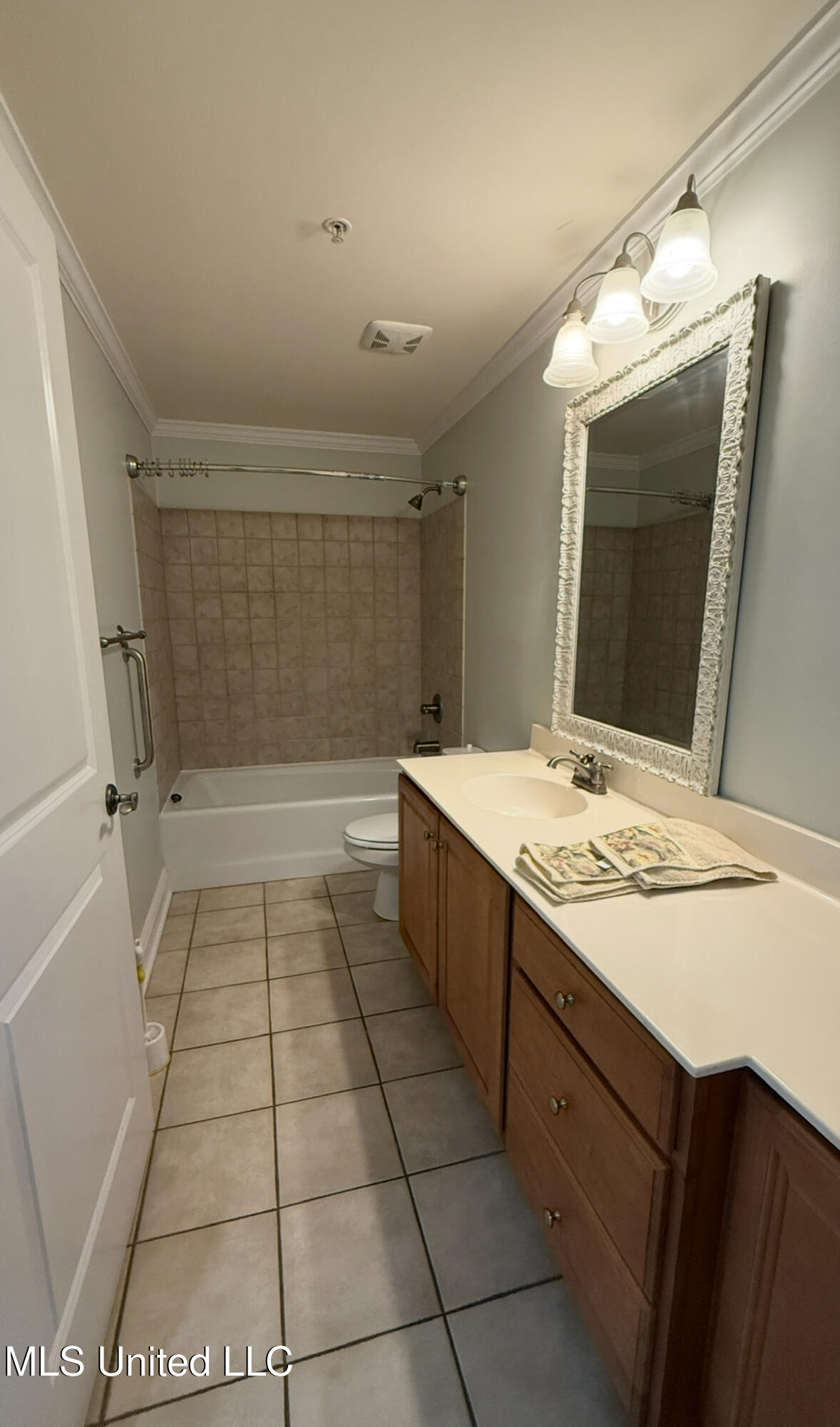 623 Camellia Pointe Boulevard, Unit 623 Ocean Springs, MS 39564 - Photo 9 of 18 IMG_9435