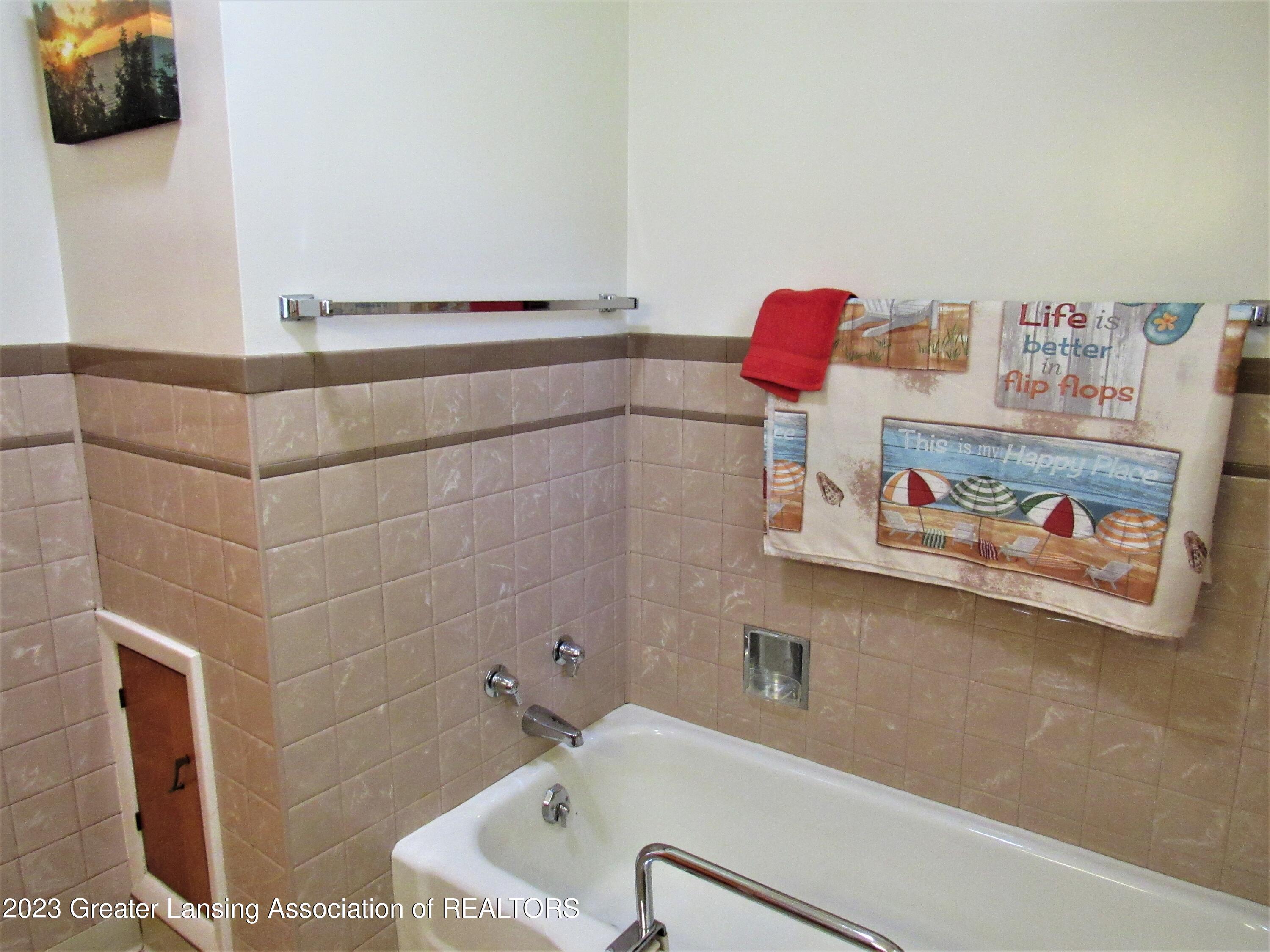 6398 Valley Trail Dimondale, MI 48821 - Photo 18 of 38 Full Bath View 2