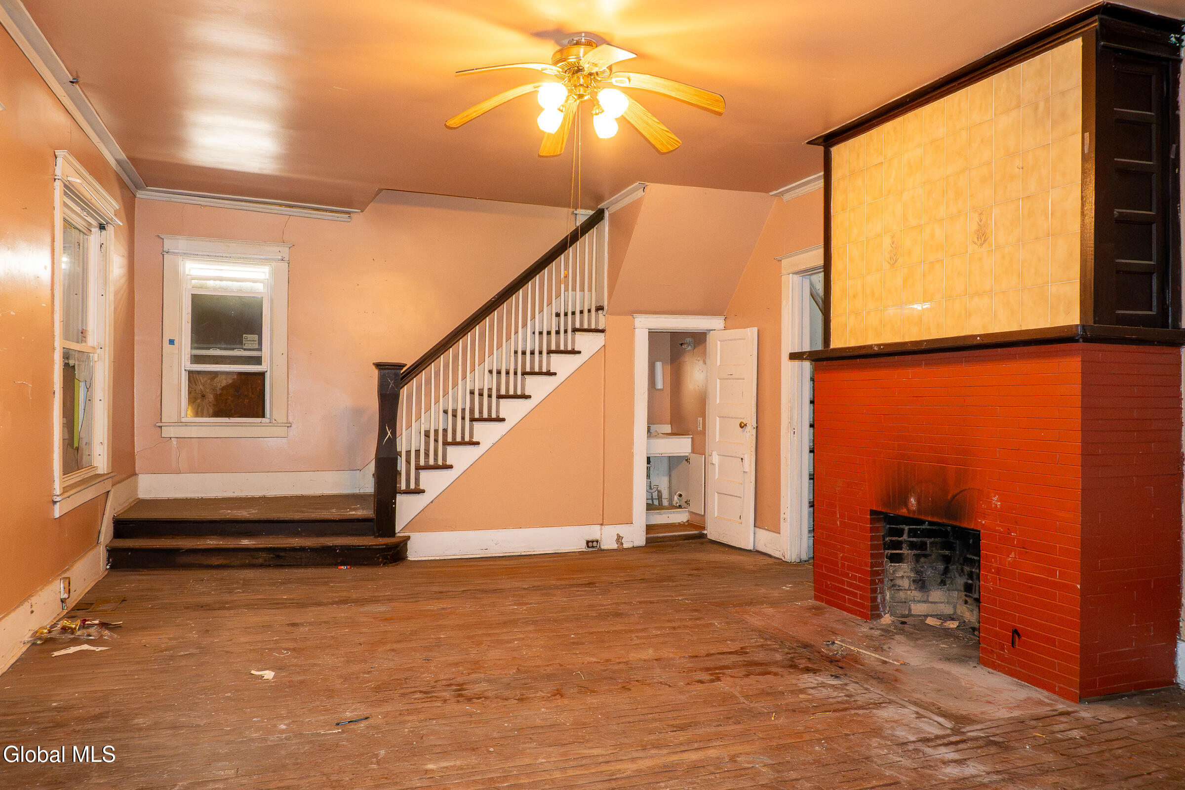 405 Bedford Road Schenectady, NY 12308 - Photo 2 of 10 _DSC3988