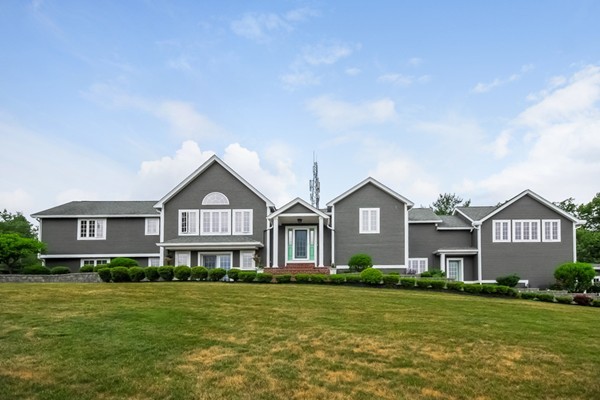 391 Old Farm Road Franklin, MA 02038 - Photo 1 of 30 Gallery Image 1