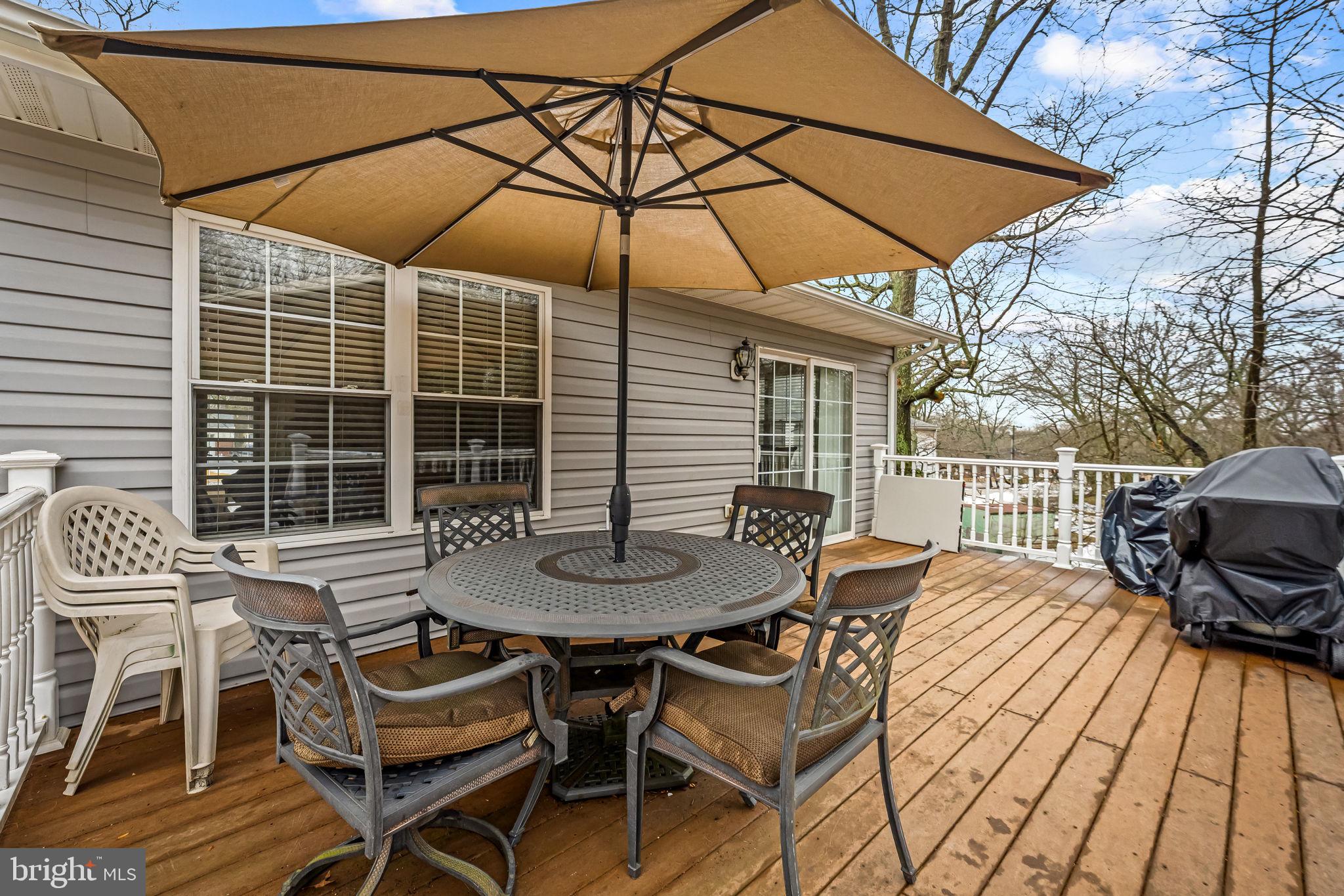 1564 Colony Road Pasadena, MD 21122 - Photo 35 of 40 Great deck