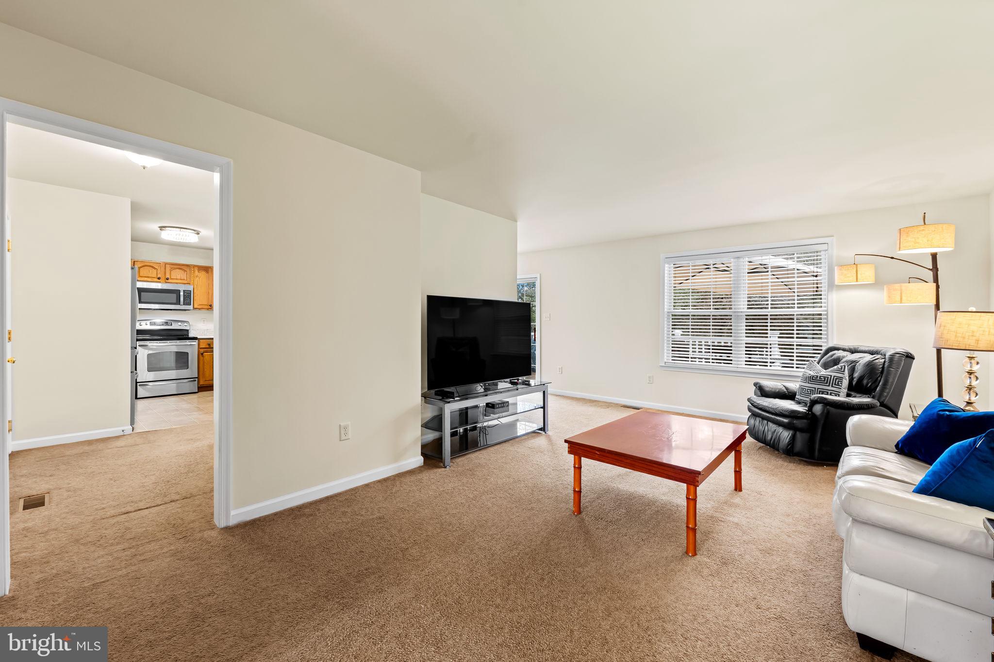 1564 Colony Road Pasadena, MD 21122 - Photo 4 of 40 HUGE living area