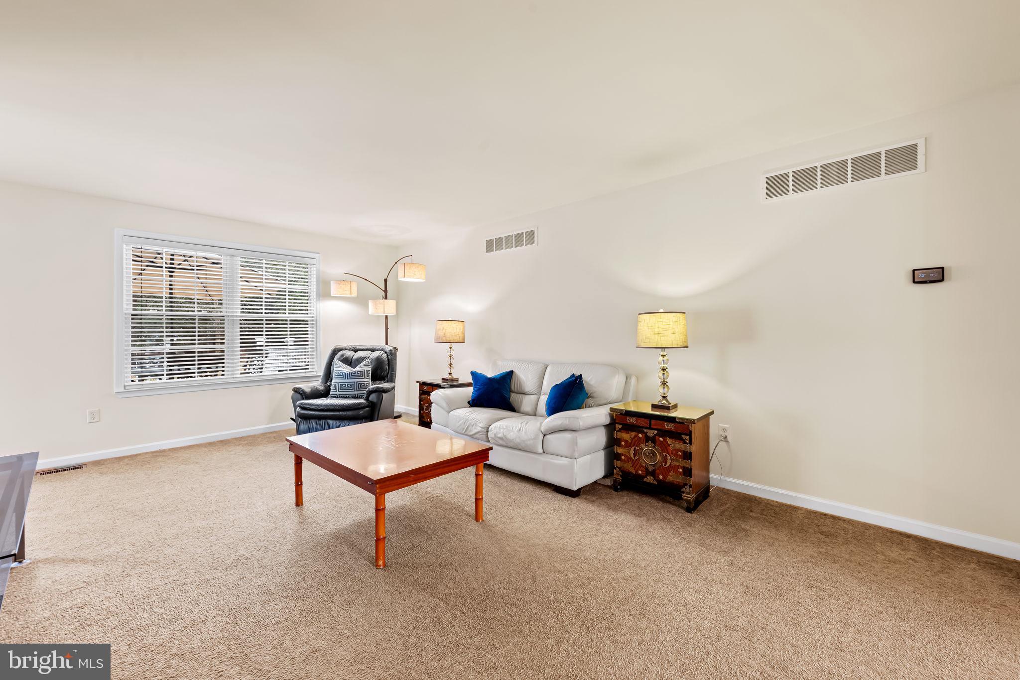 1564 Colony Road Pasadena, MD 21122 - Photo 5 of 40 great light!