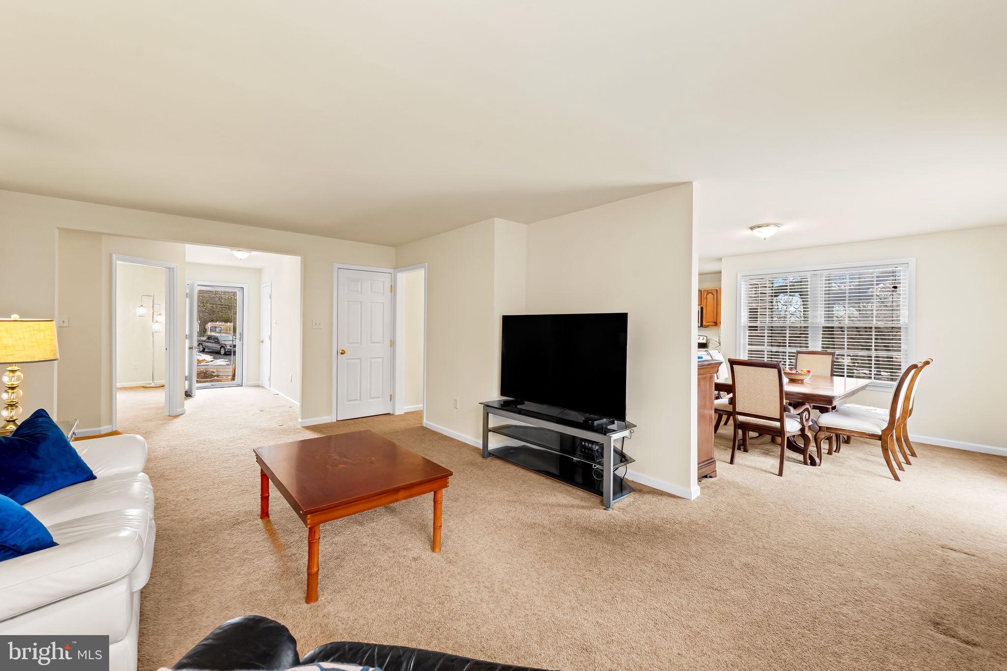 1564 Colony Road Pasadena, MD 21122 - Photo 6 of 40 so much space!