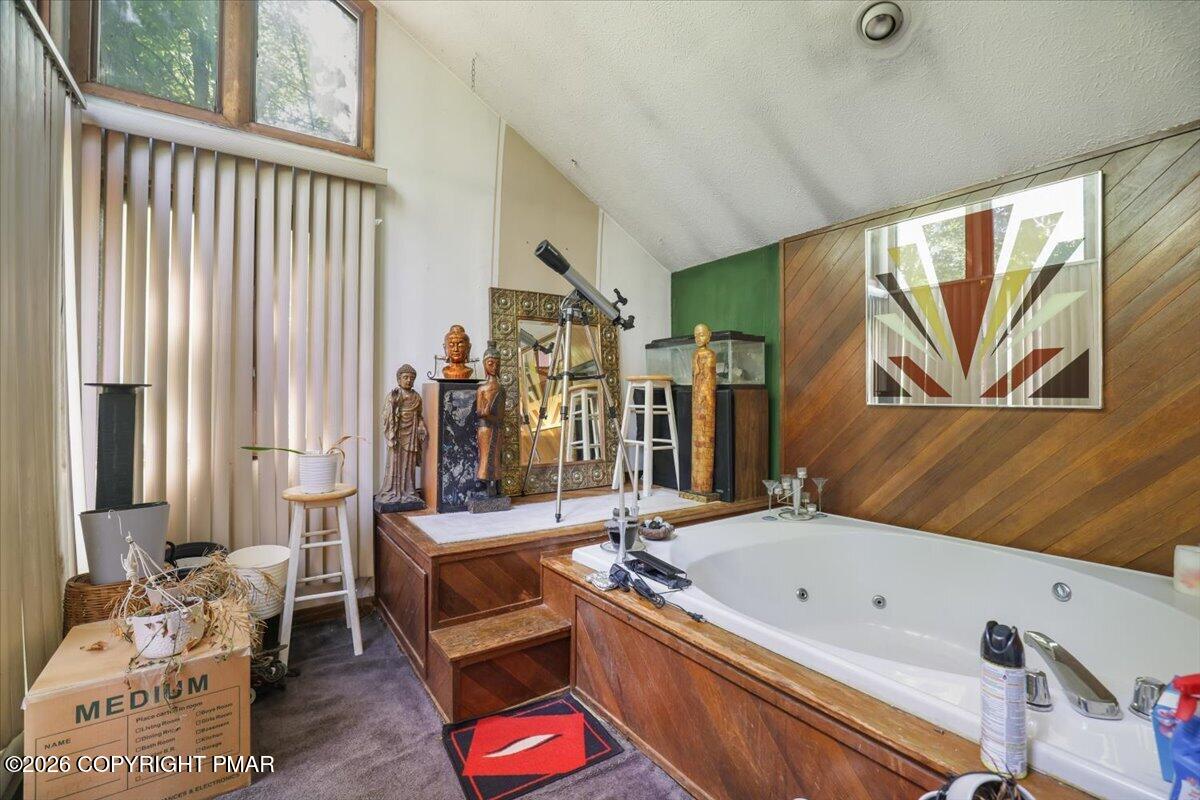 158 Saunders Drive Bushkill, PA 18324 - Photo 24 of 75 23- Jacuzzi