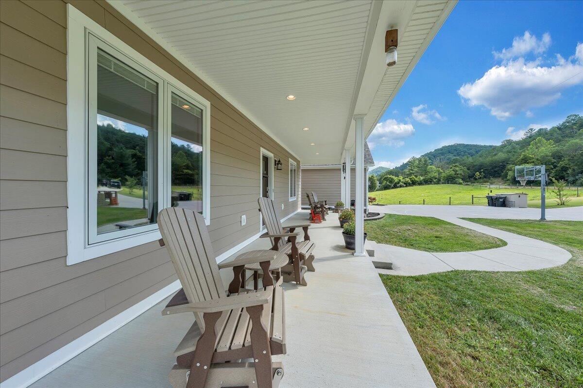9121 Blacksburg Road Catawba, VA 24070 - Photo 5 of 70 076-MIB01064