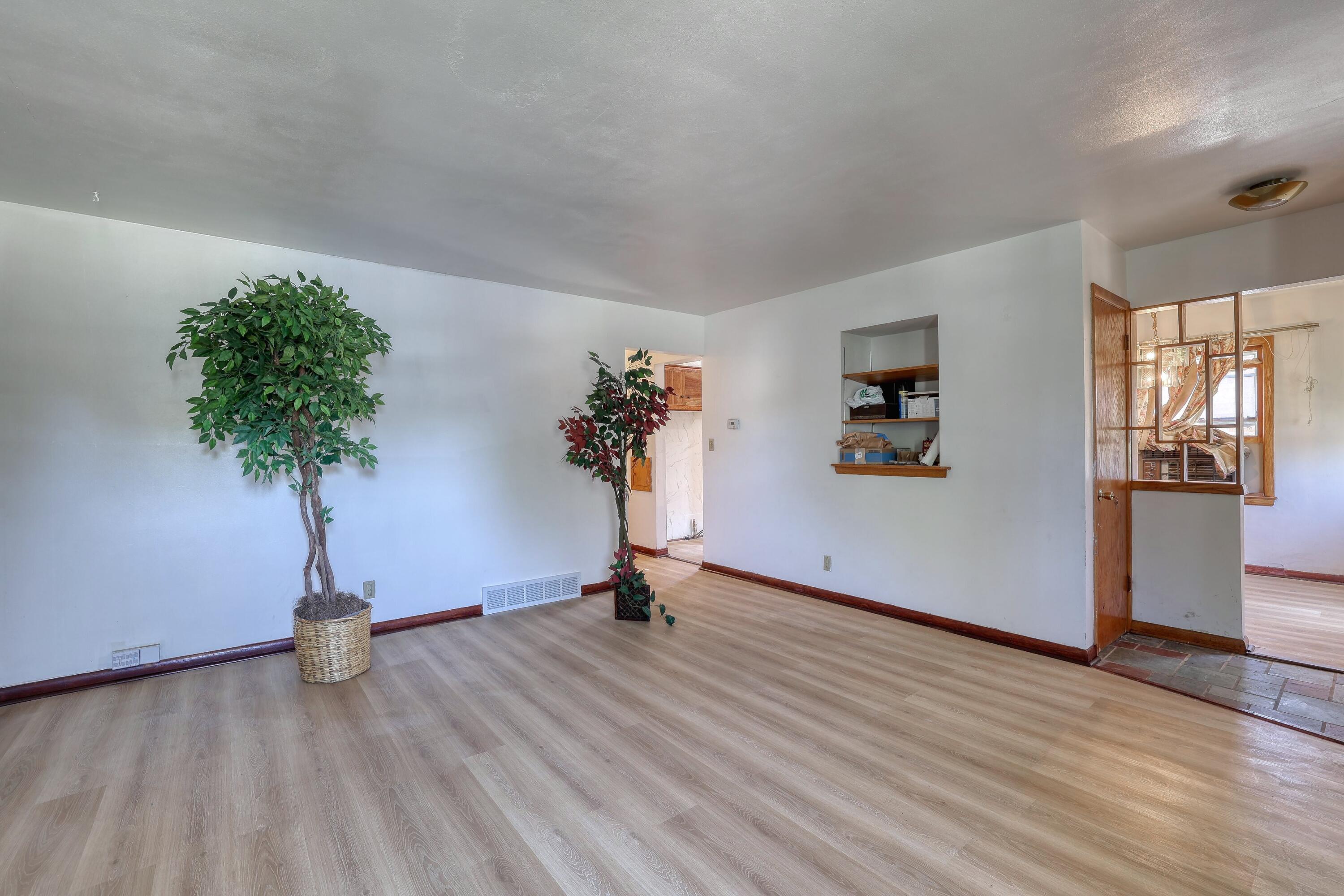 4540 North 71st Street Milwaukee, WI 53218 - Photo 6 of 23 5