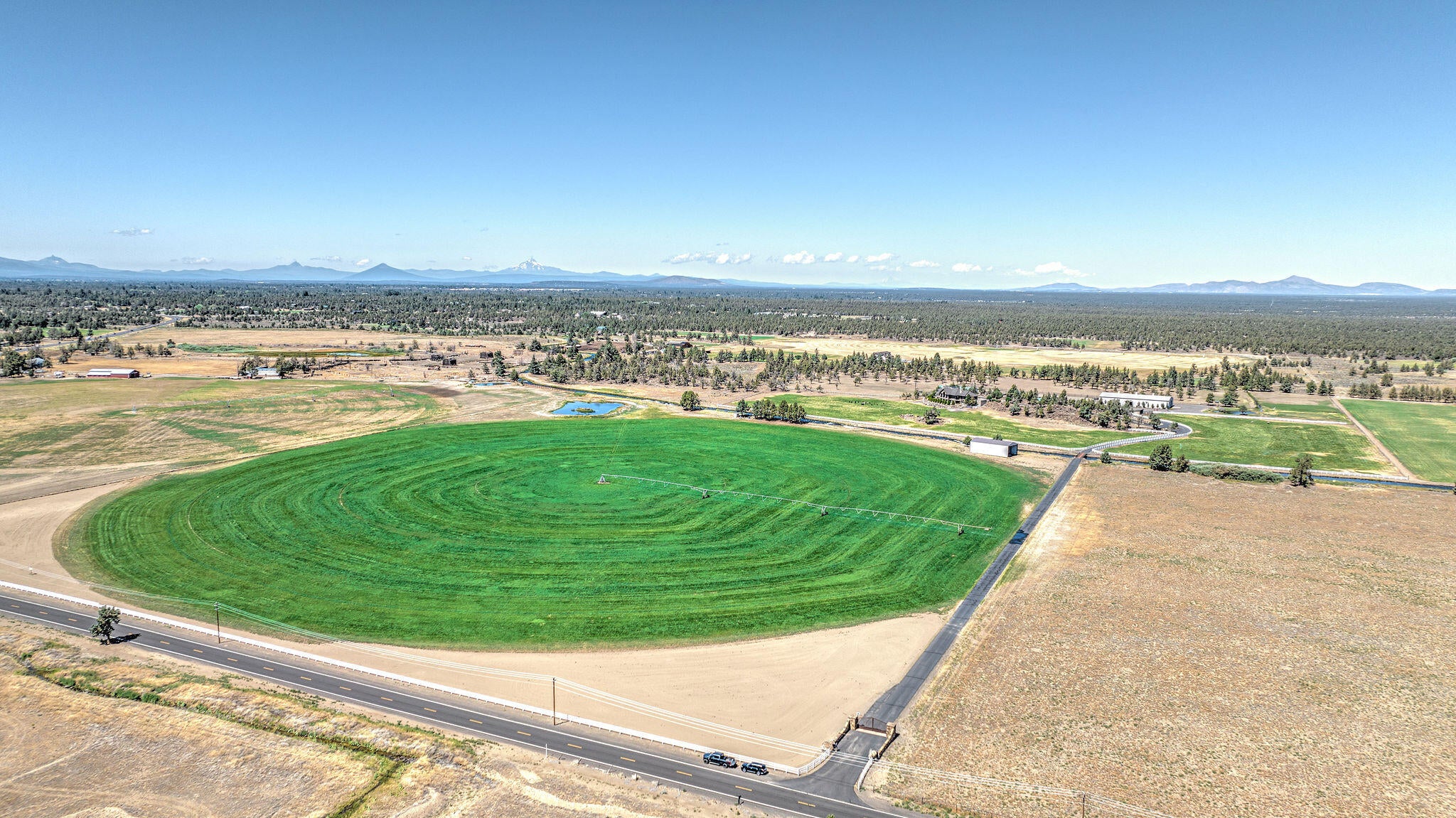 23700 Dodds Road Bend, OR 97701 - Photo 5 of 6 pivot oregon saddle up ranch