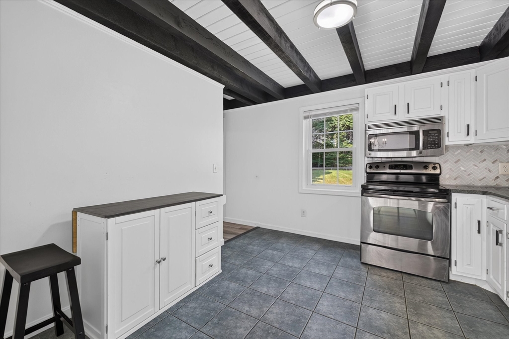 37 Breakneck Road Sturbridge, MA 01566 - Photo 5 of 41