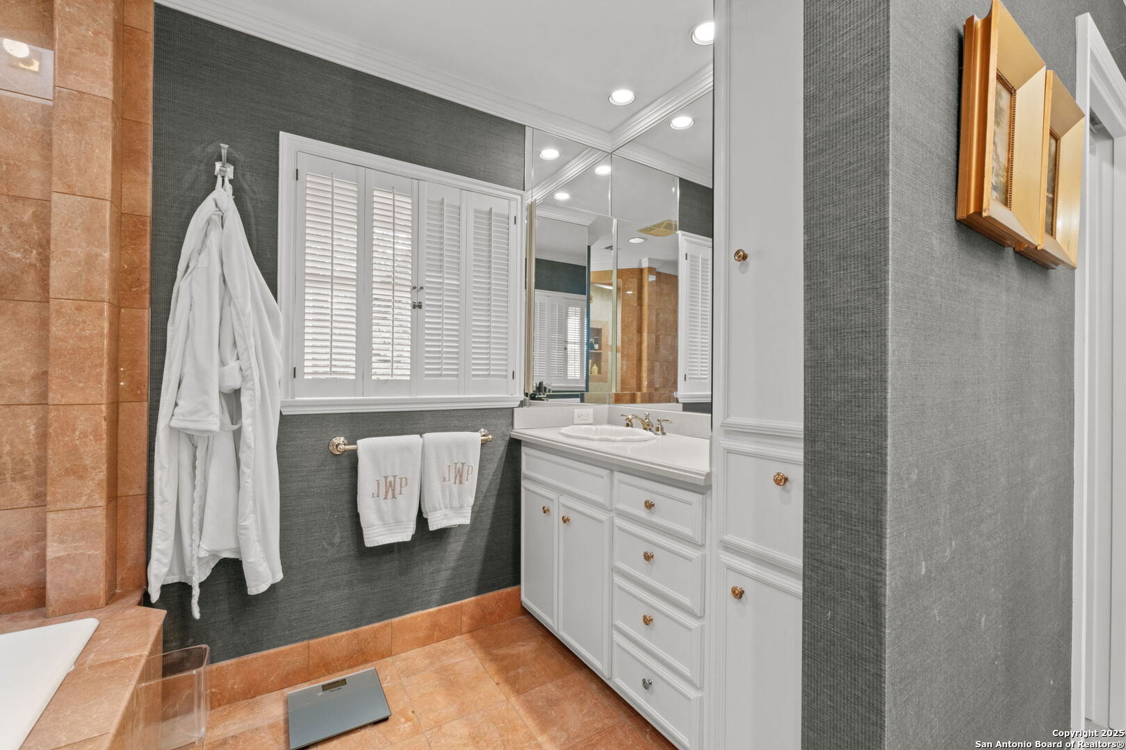 701 Ridgemont Avenue Terrell Hills, TX 78209 - Photo 24 of 48 a bathroom with a double vanity sink a mirror and a bathtub