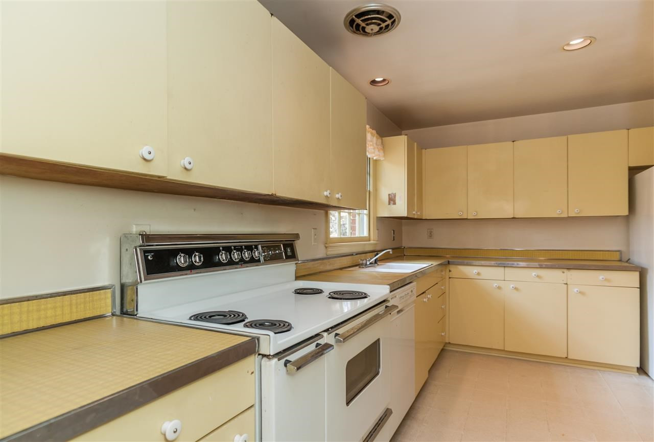 3333 Coleridge Drive Raleigh, NC 27609 - Photo 9 of 25 Kitchen
