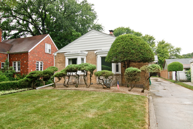 28 Forbes Road Riverside, IL 60546 - Photo 1 of 15