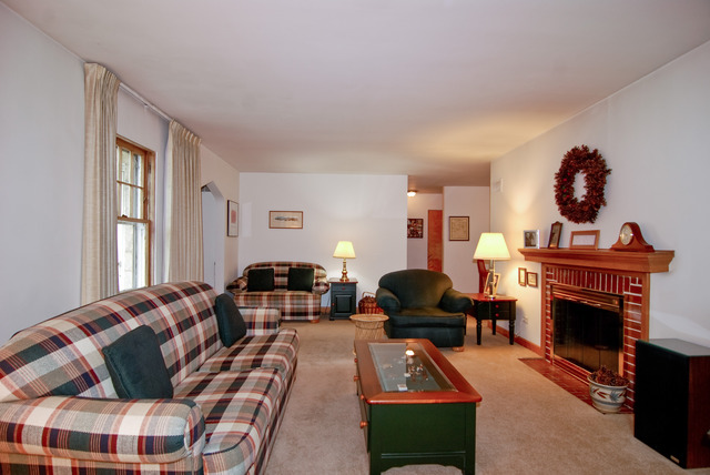 28 Forbes Road Riverside, IL 60546 - Photo 3 of 15