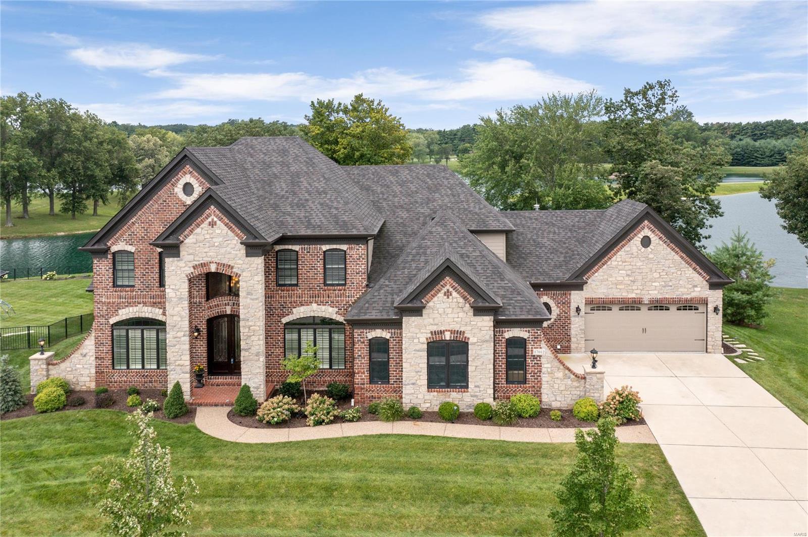 17012 Lakeside Ridge Chesterfield, MO 63005 - Photo 2 of 48