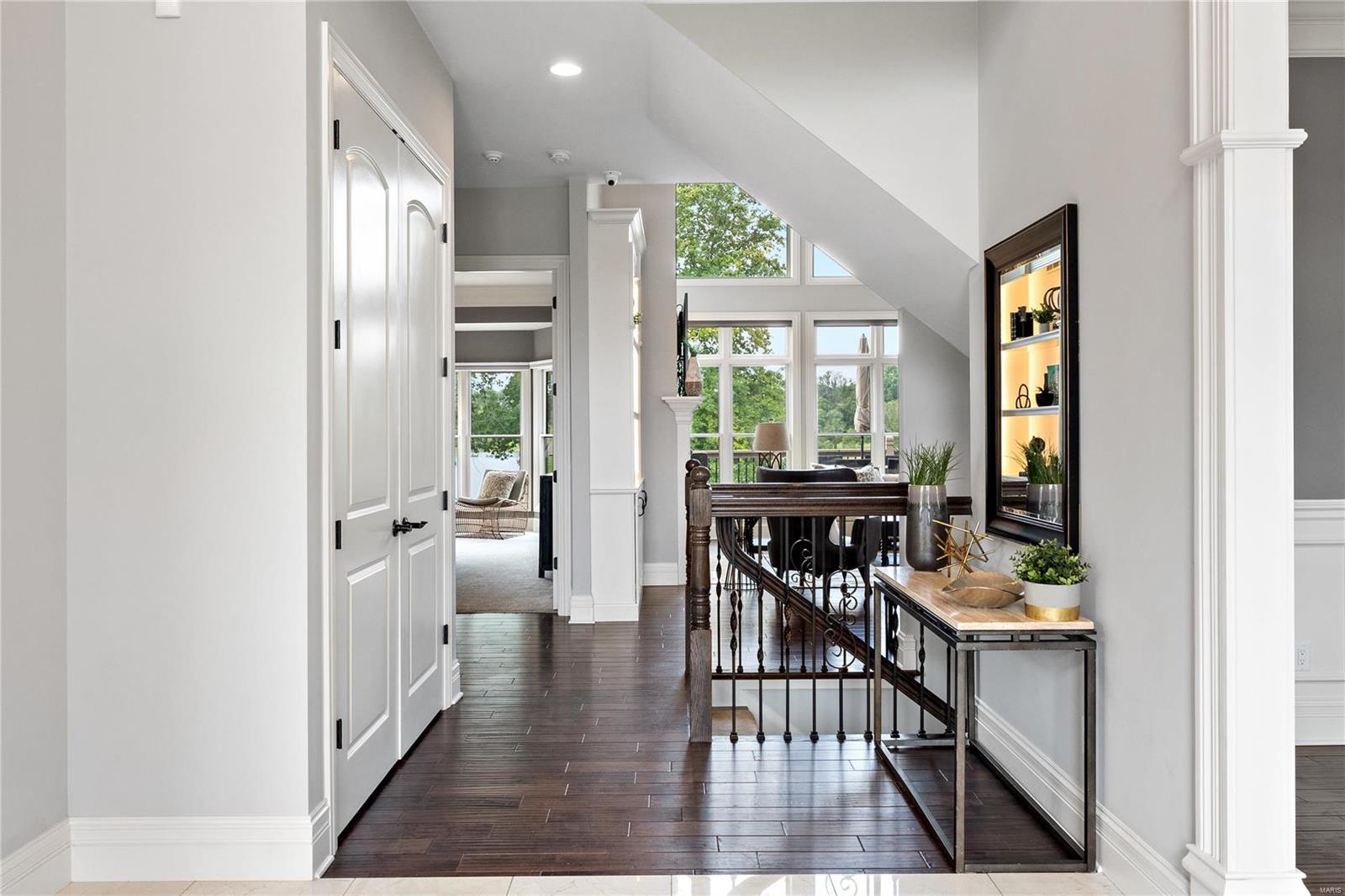 17012 Lakeside Ridge Chesterfield, MO 63005 - Photo 4 of 48