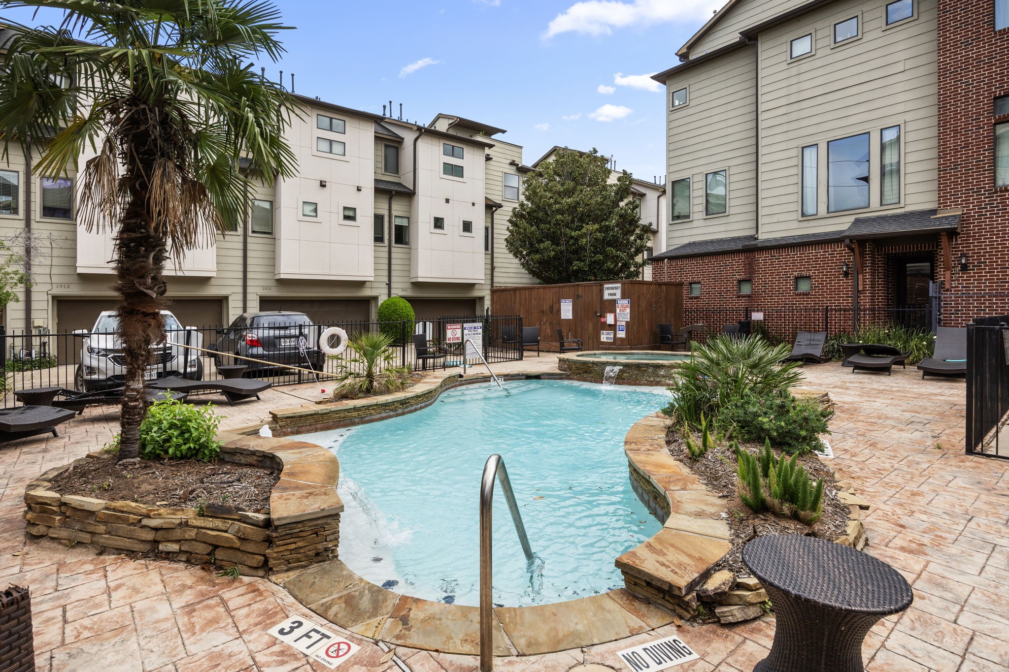 Pool/Spa! Hard to find a pool and gate entry.