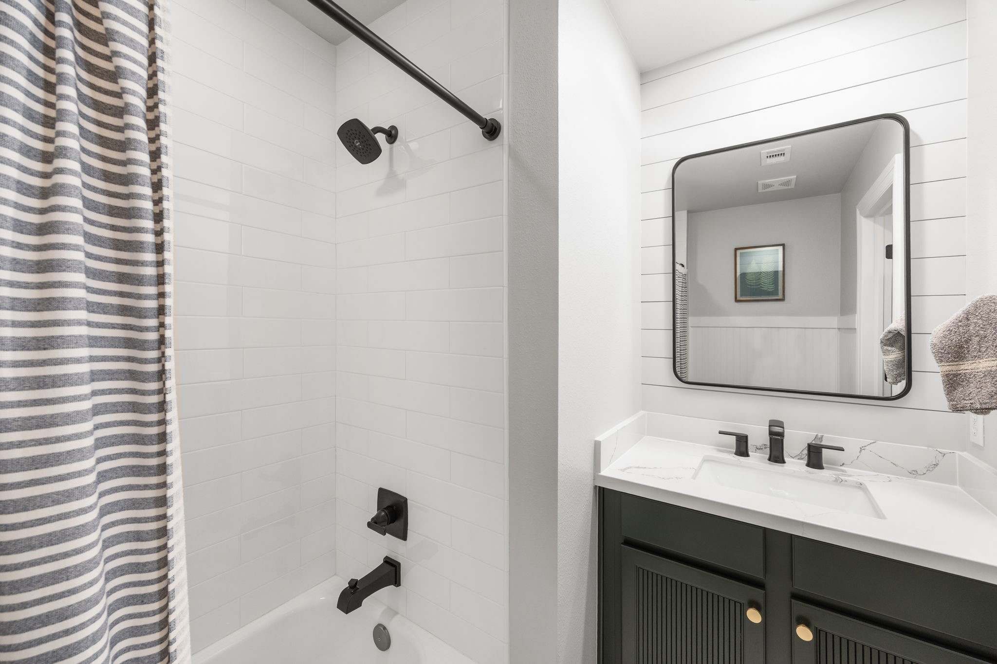 1604 White Street Houston, TX 77007 - Photo 14 of 29 Updated bathroom on the 1st floor