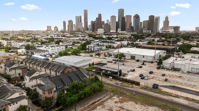 $449,999 | 1604 White Street, Houston, TX 77007