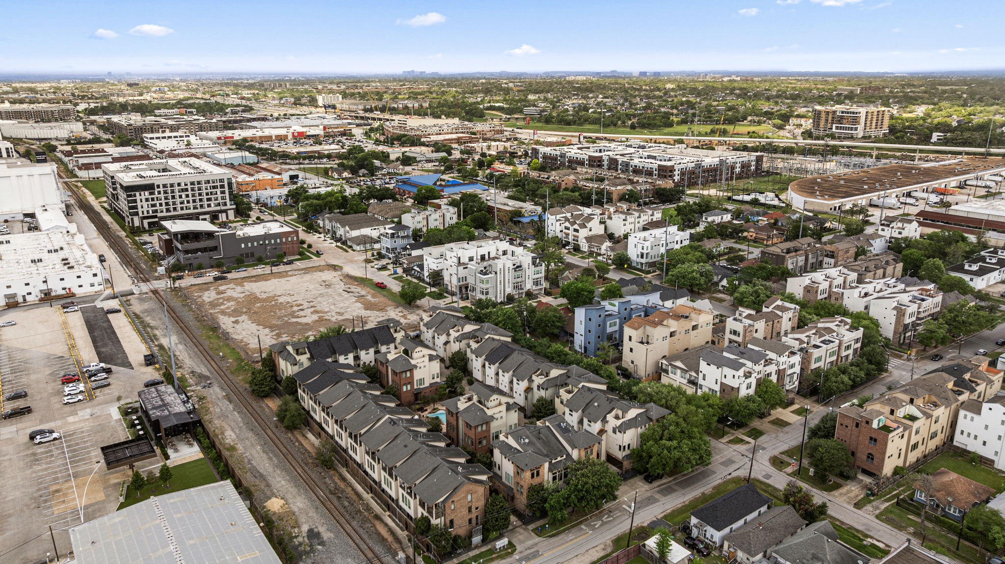 1604 White Street Houston, TX 77007 - Photo 25 of 29 Sawyer Park close as well as many other restaurants and bars.