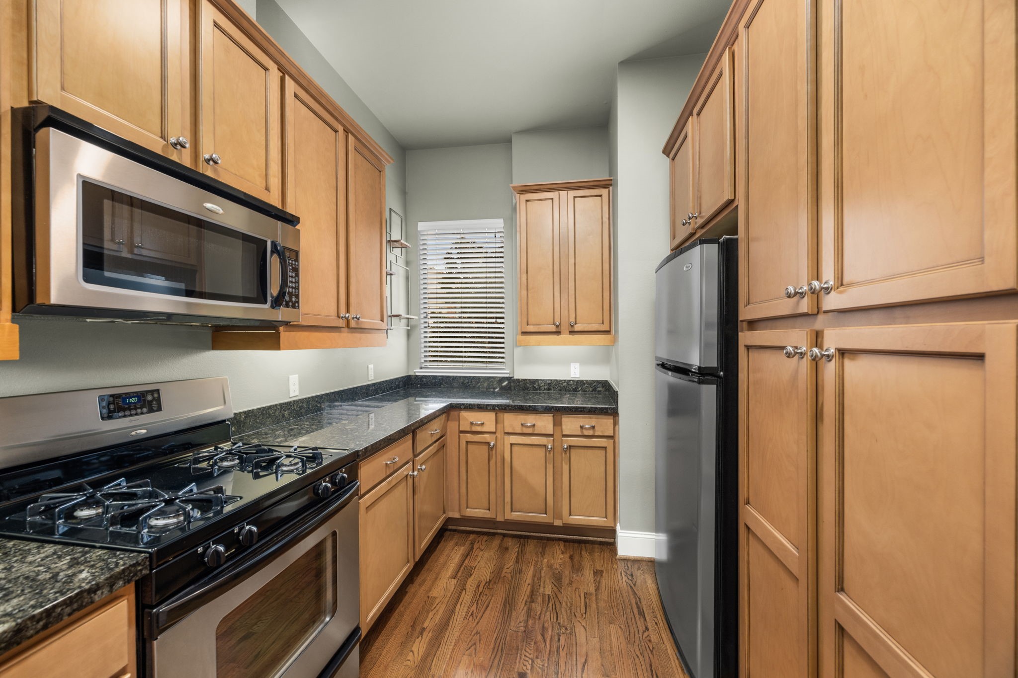 1604 White Street Houston, TX 77007 - Photo 10 of 29 Kitchen