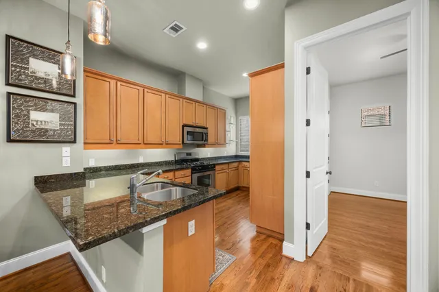 $449,999 | 1604 White Street, Houston, TX 77007