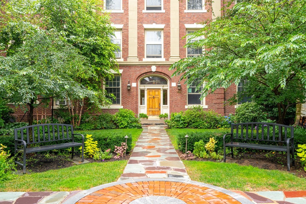 139 Beaconsfield Road, Unit 6 Brookline, MA 02445 - Photo 1 of 28 Gallery Image 1