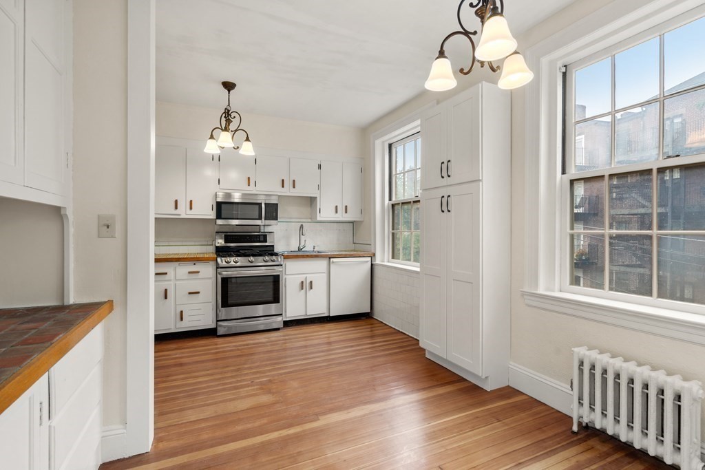 139 Beaconsfield Road, Unit 6 Brookline, MA 02445 - Photo 7 of 28 Gallery Image 7