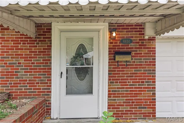 $130,000 | 6934 Julian Avenue, University City, MO 63130