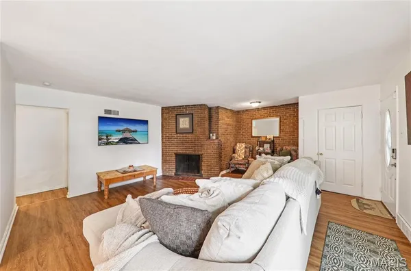 $130,000 | 6934 Julian Avenue, University City, MO 63130