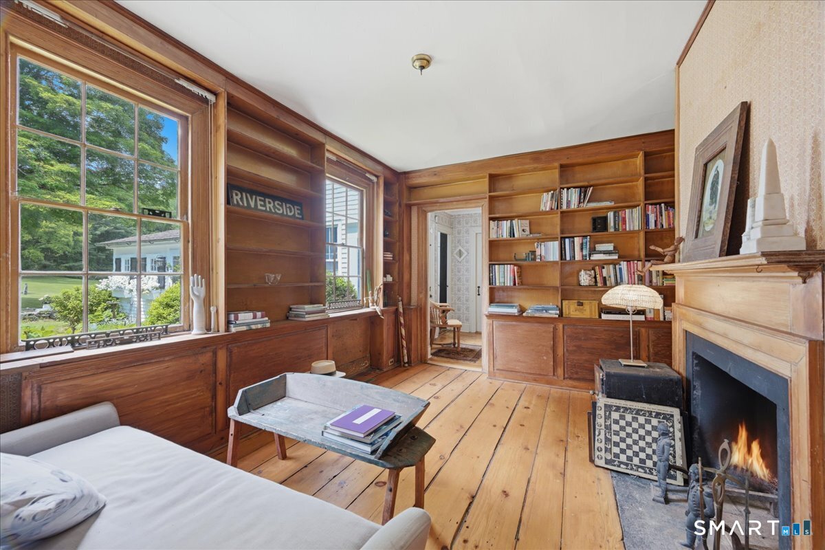 8 Meeting House Road Haddam, CT 06438 - Photo 11 of 40 Library