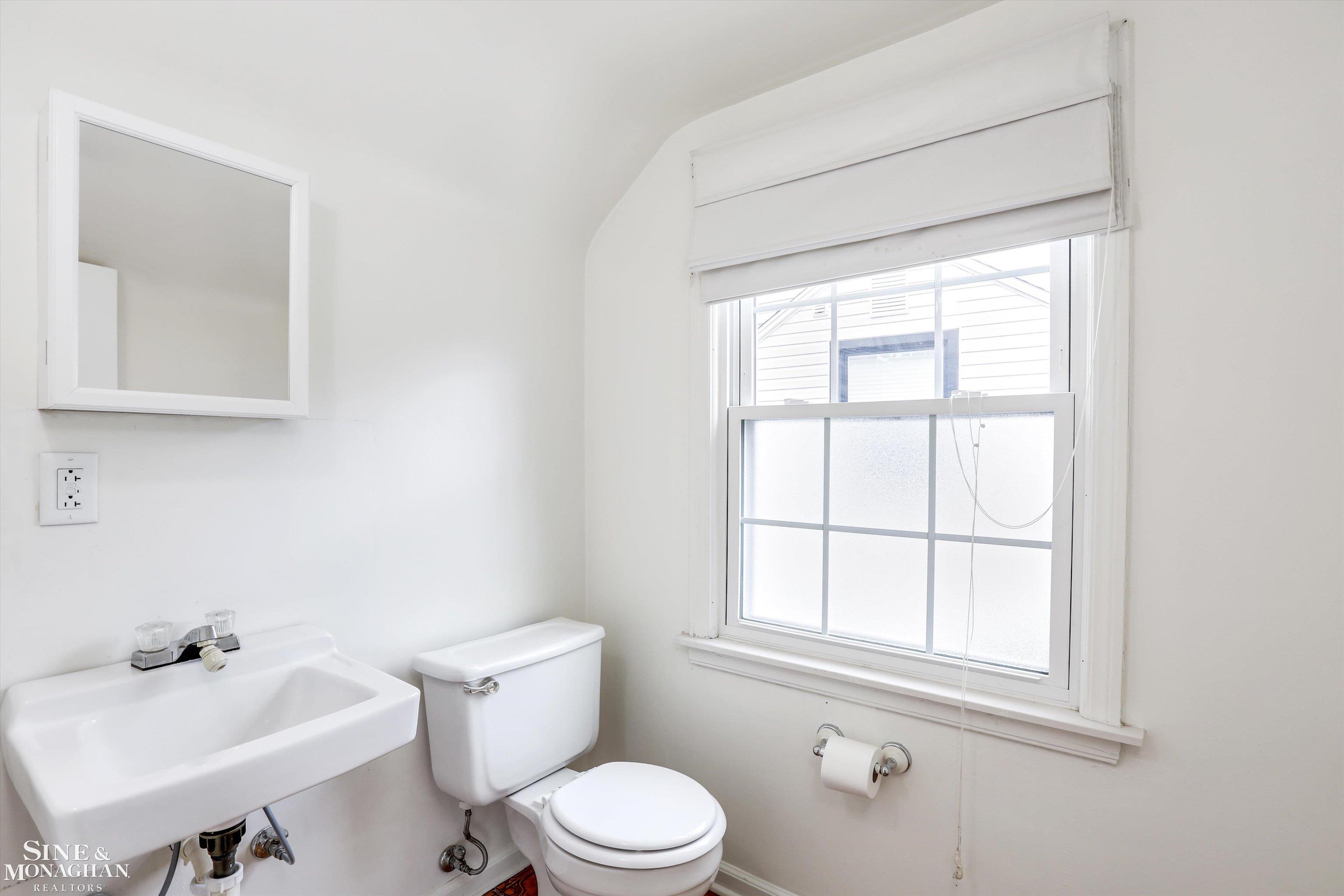 1466 Hampton Road Grosse Pointe Woods, MI 48236 - Photo 20 of 31