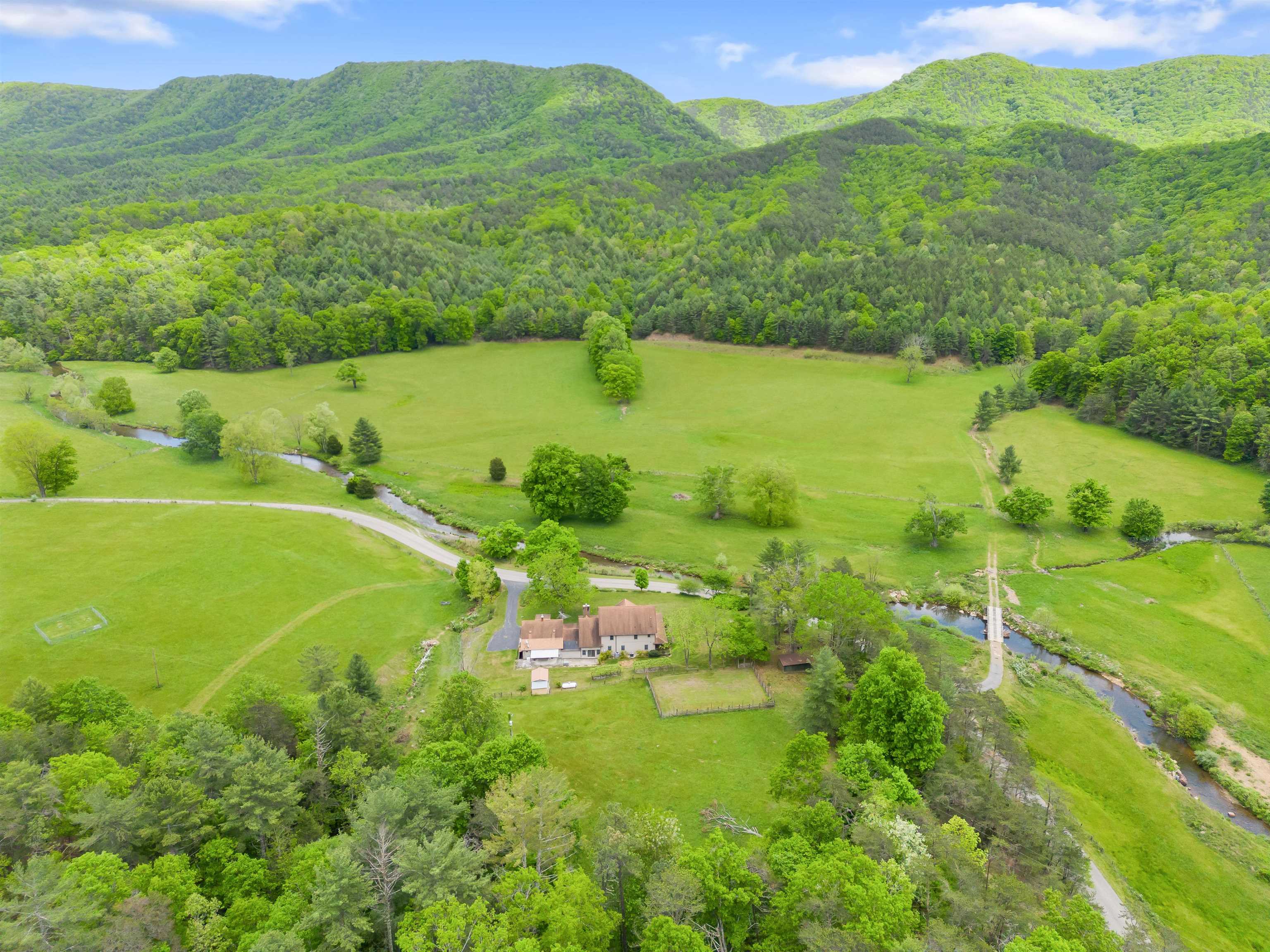 953 Little Creek Road Dublin, VA 24084 - Photo 4 of 124 Gallery Image 4