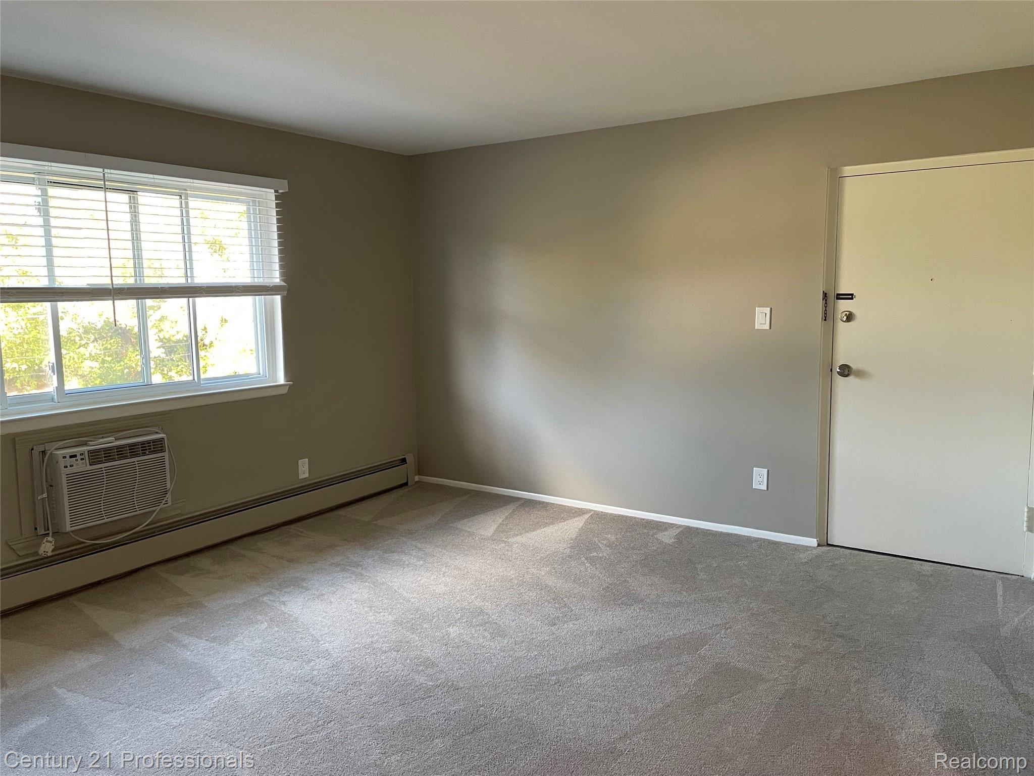 810 Plate Street, Unit 205 Rochester, MI 48307 - Photo 2 of 16 IMG_7362.jpeg