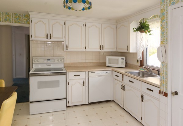 81 Sheffield Road Waltham, MA 02451 - Photo 6 of 20