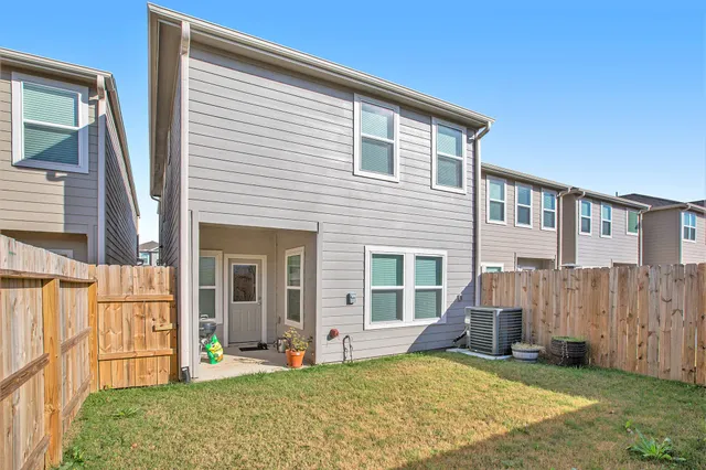 $2,100 | 17125 Wilthorne Colony Court, Houston, TX 77084