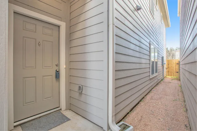 $2,100 | 17125 Wilthorne Colony Court, Houston, TX 77084