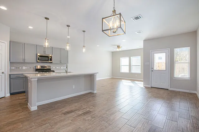 $2,100 | 17125 Wilthorne Colony Court, Houston, TX 77084