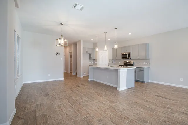 $2,100 | 17125 Wilthorne Colony Court, Houston, TX 77084