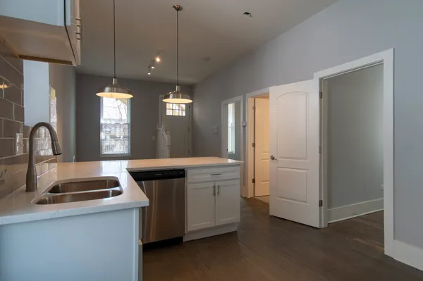 $1,650 | 2117 West 18th Street, Unit 1R, Chicago, IL 60608