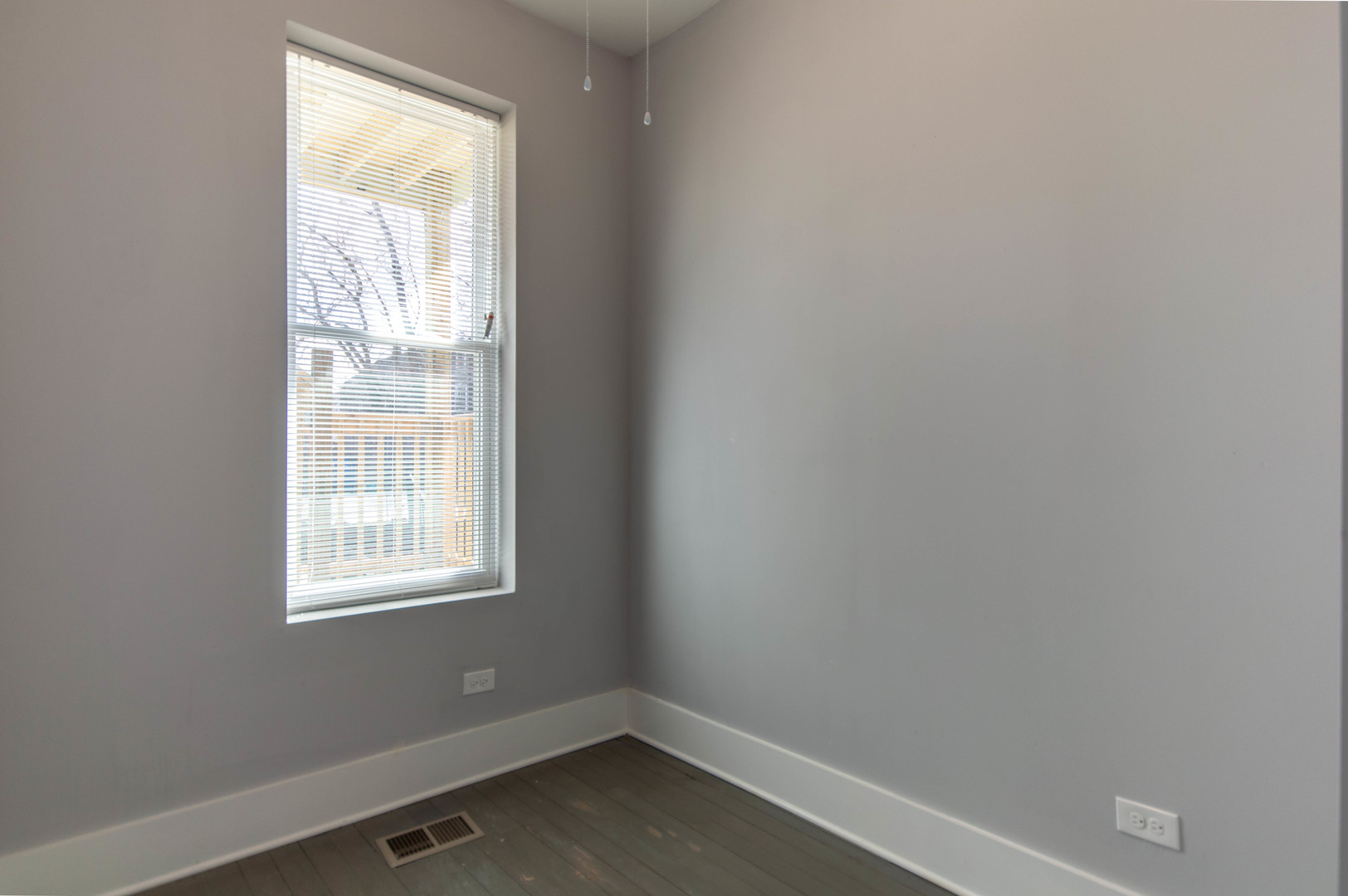 2117 West 18th Street, Unit 1R Chicago, IL 60608 - Photo 4 of 8 an empty room with a window