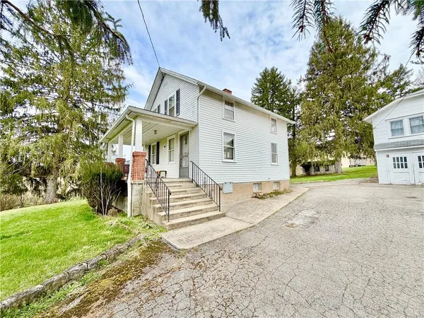 $1,300 | 7817 National Pike East, Uniontown, PA 15401